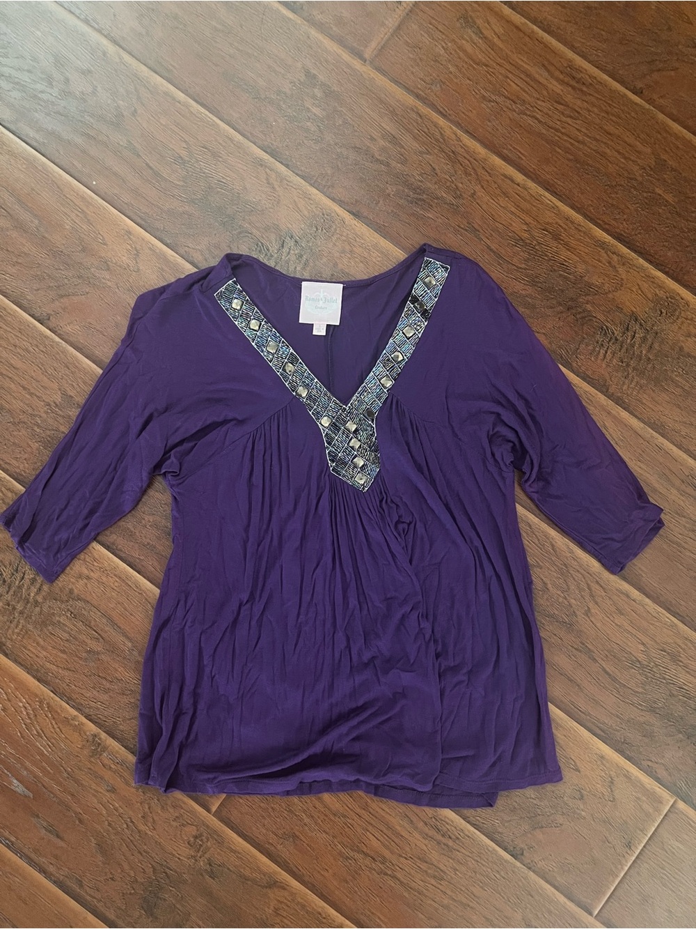 Romeo & Juliet Couture Y2K Purple Beaded V-Neck Women's Top